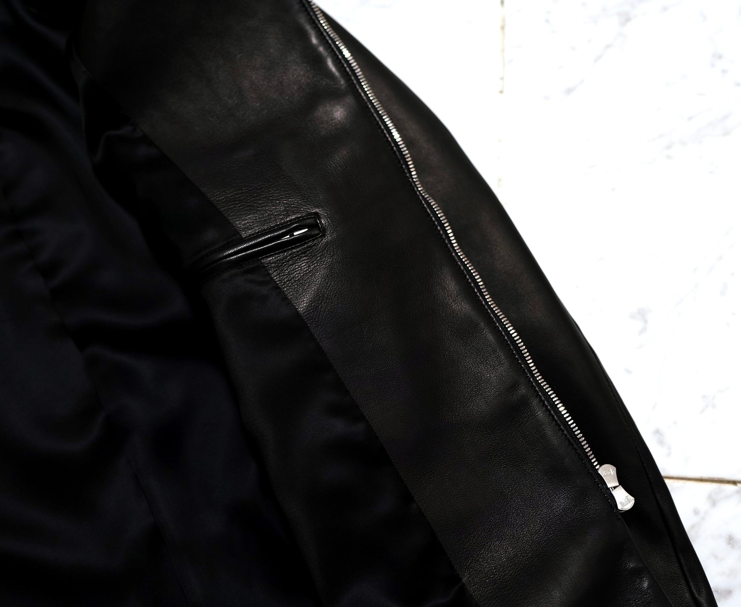 Nielsen black felm sheep leather | SHINYA