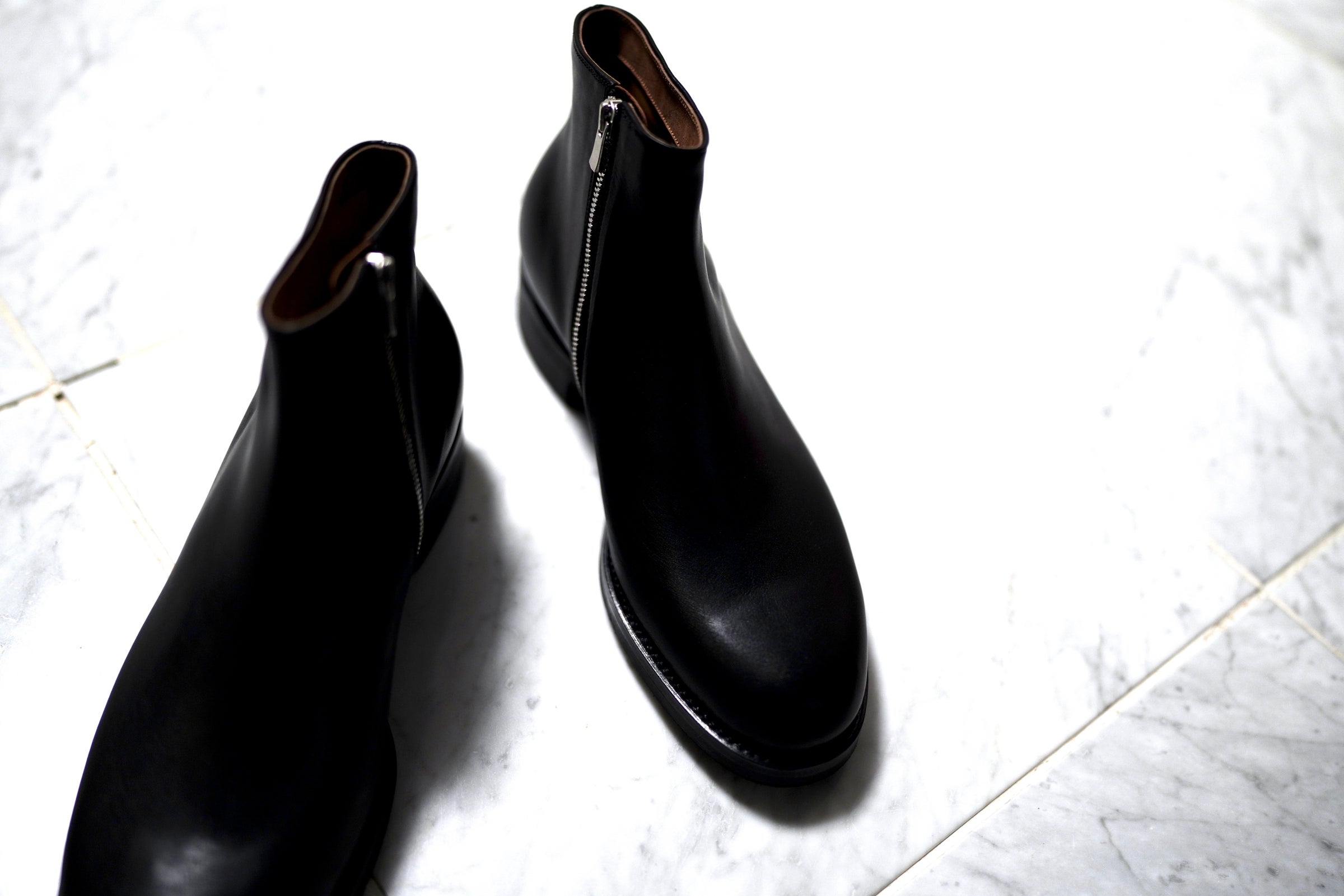 Exclusive Molder black vegetable tanned calf leather by forme | SHINYA