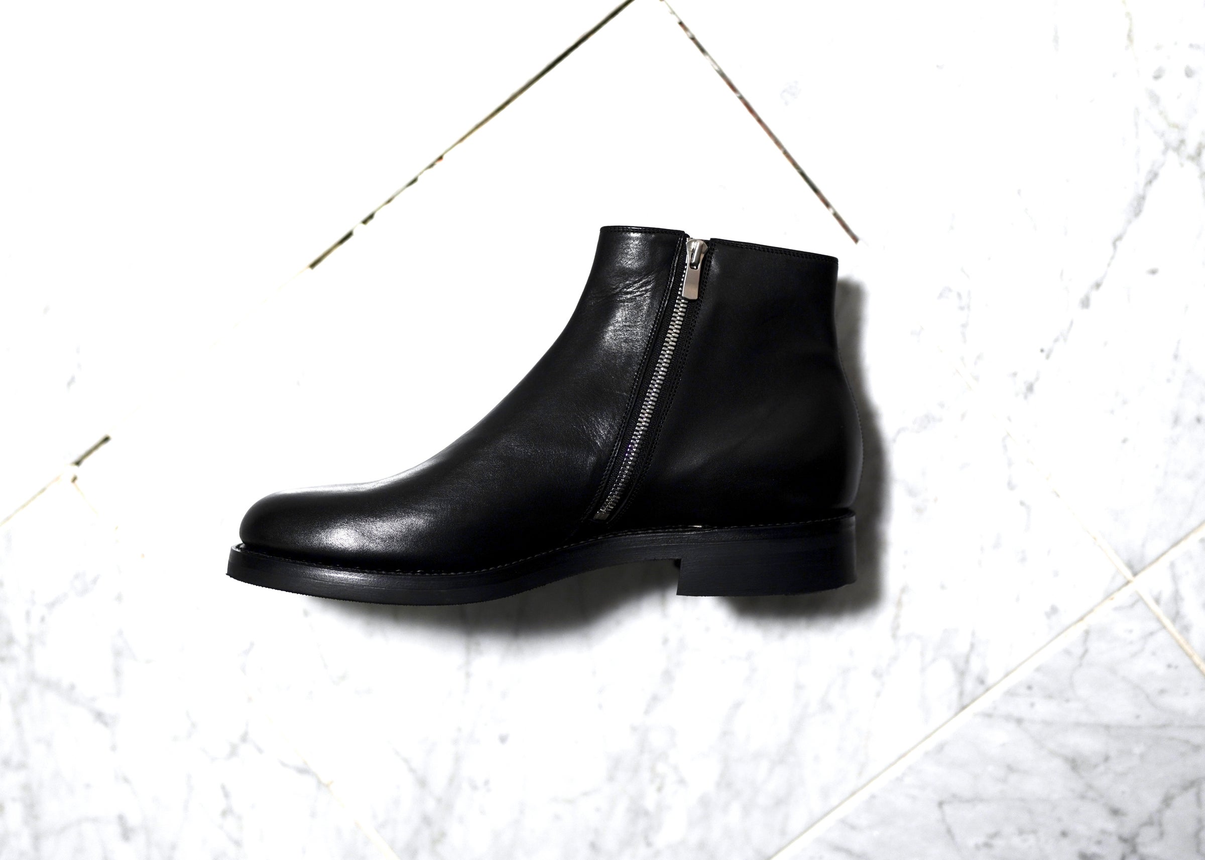 Exclusive Molder black vegetable tanned calf leather by forme | SHINYA
