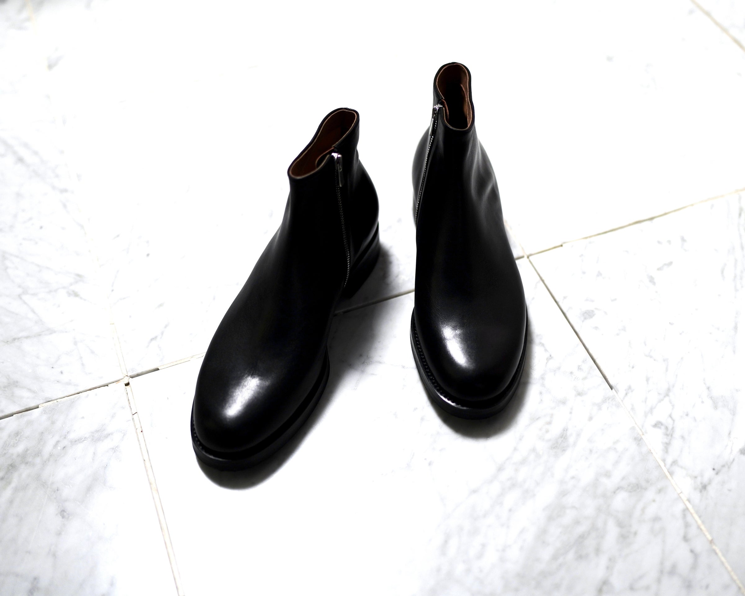 Exclusive Molder black vegetable tanned calf leather by forme | SHINYA